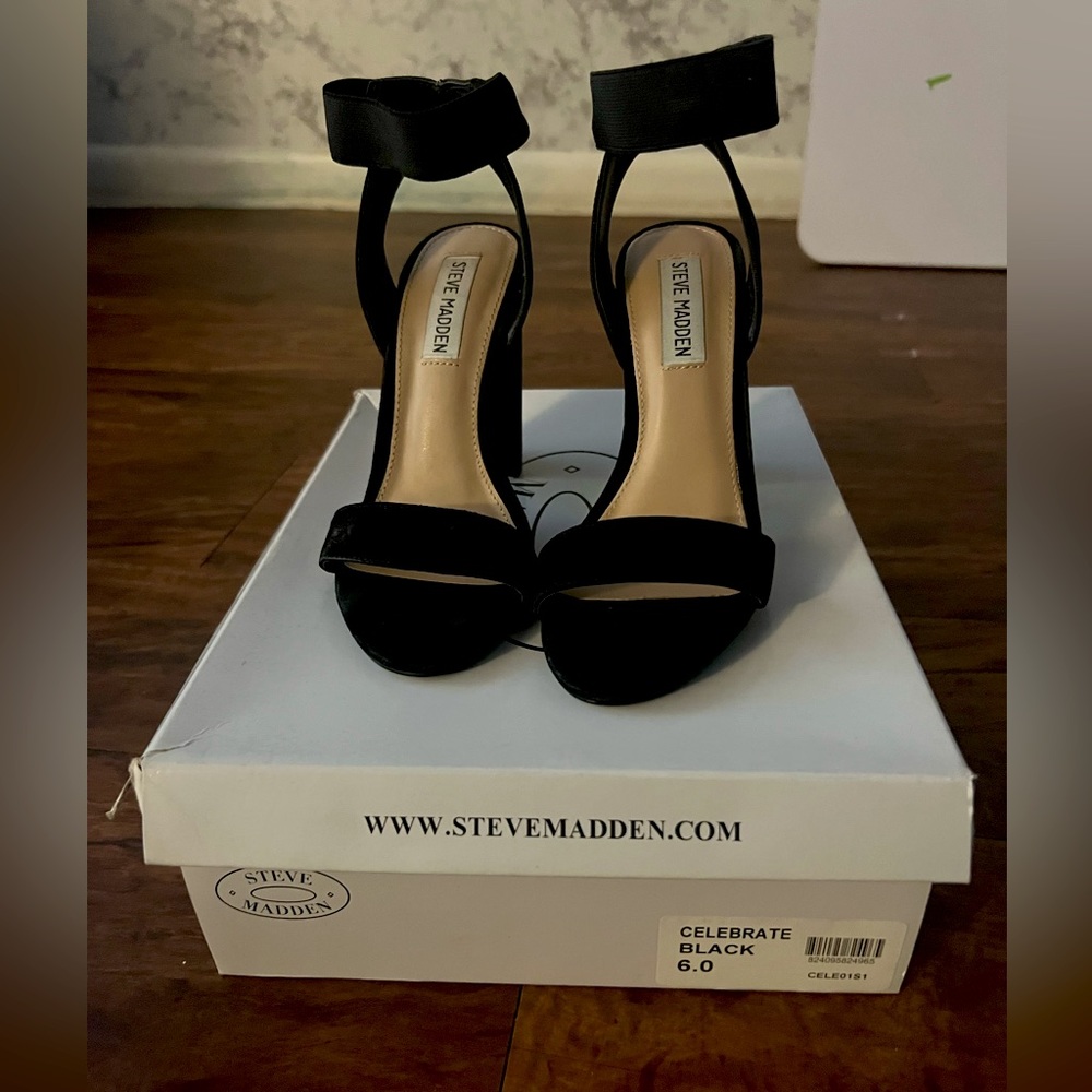 STEVE MADDEN black open toe bulk heel